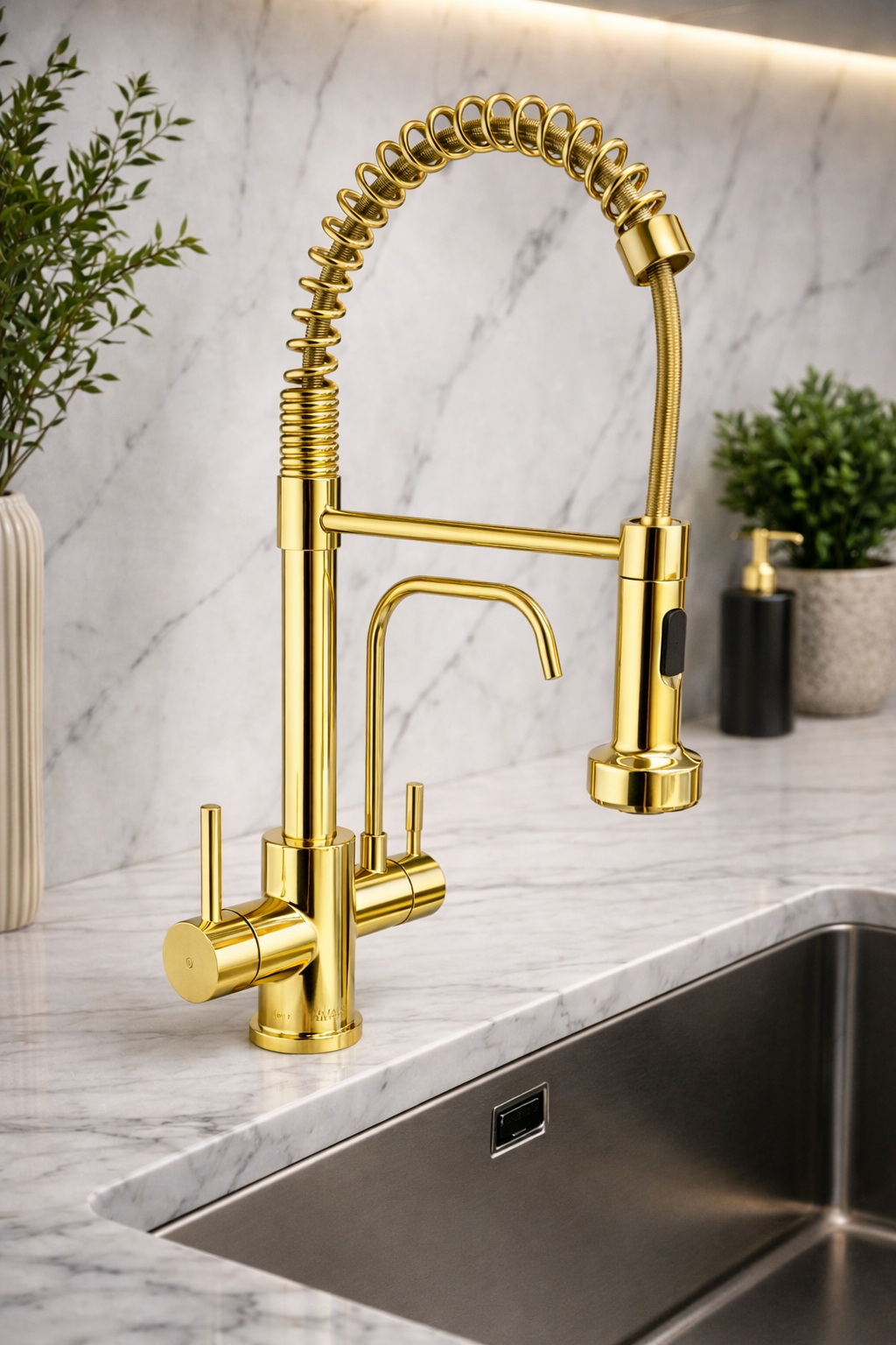 صنبور المطبخ الذهبي العصري